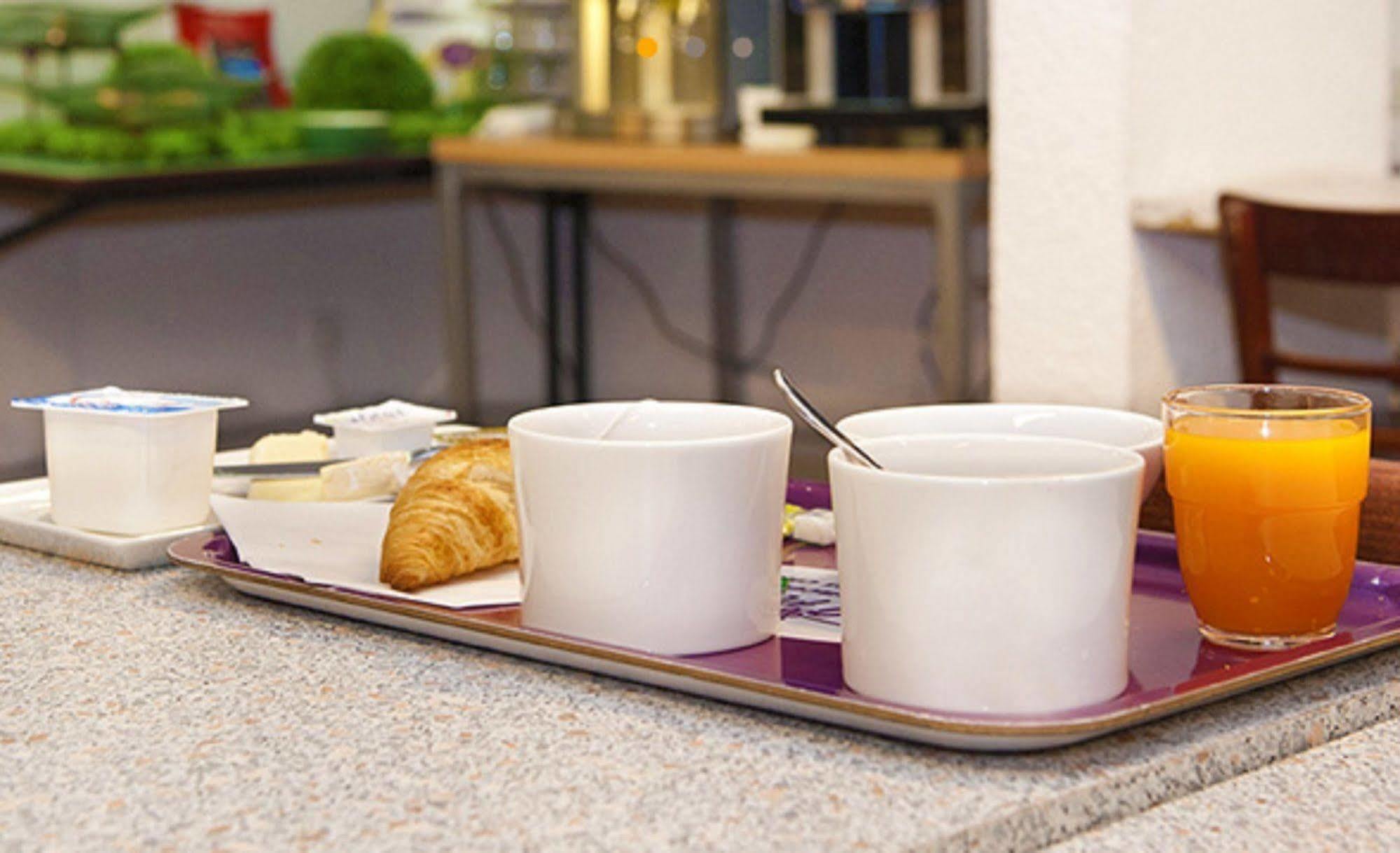 Egg Hotel Gonesse Esterno foto
