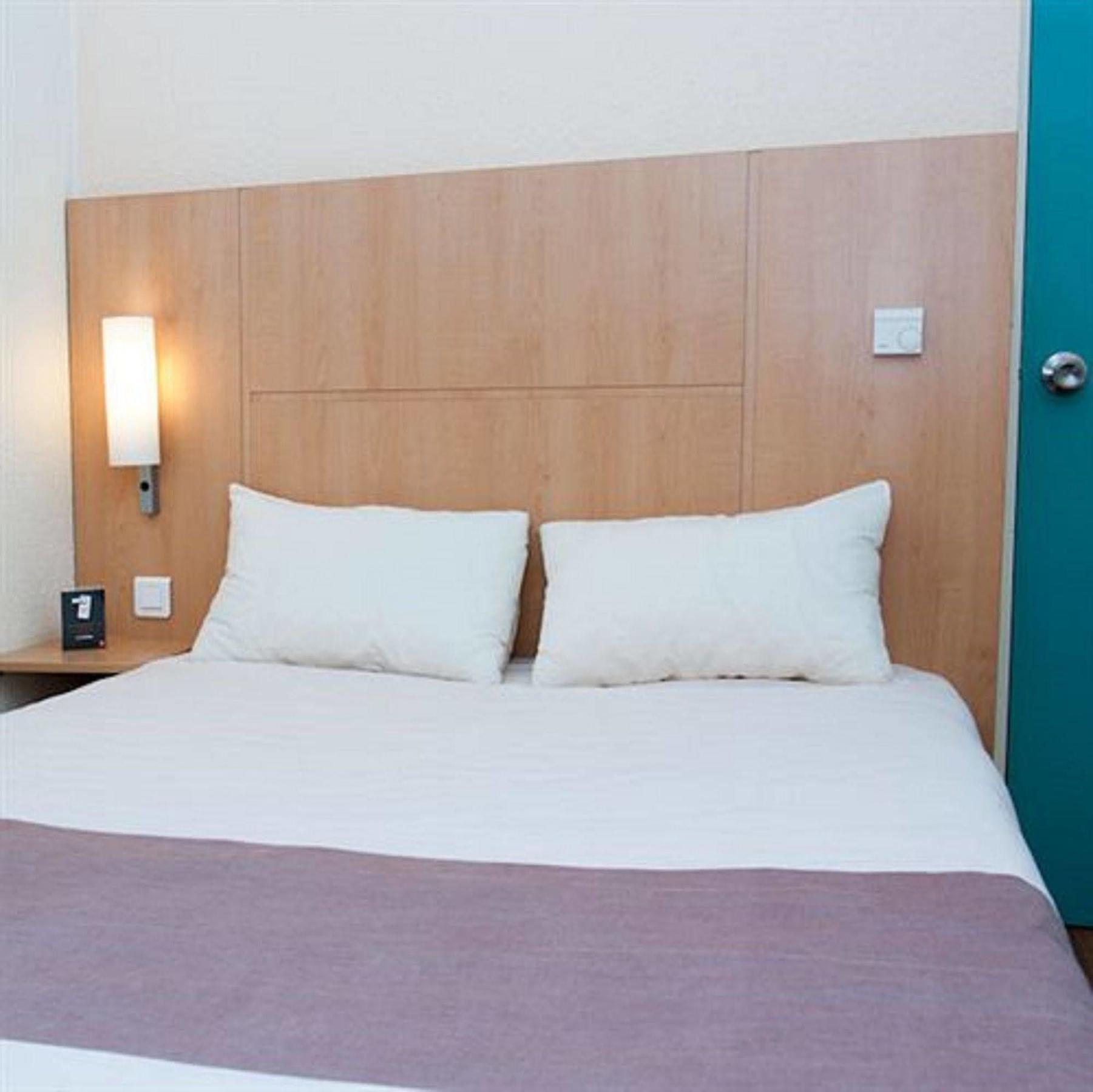 Egg Hotel Gonesse Esterno foto