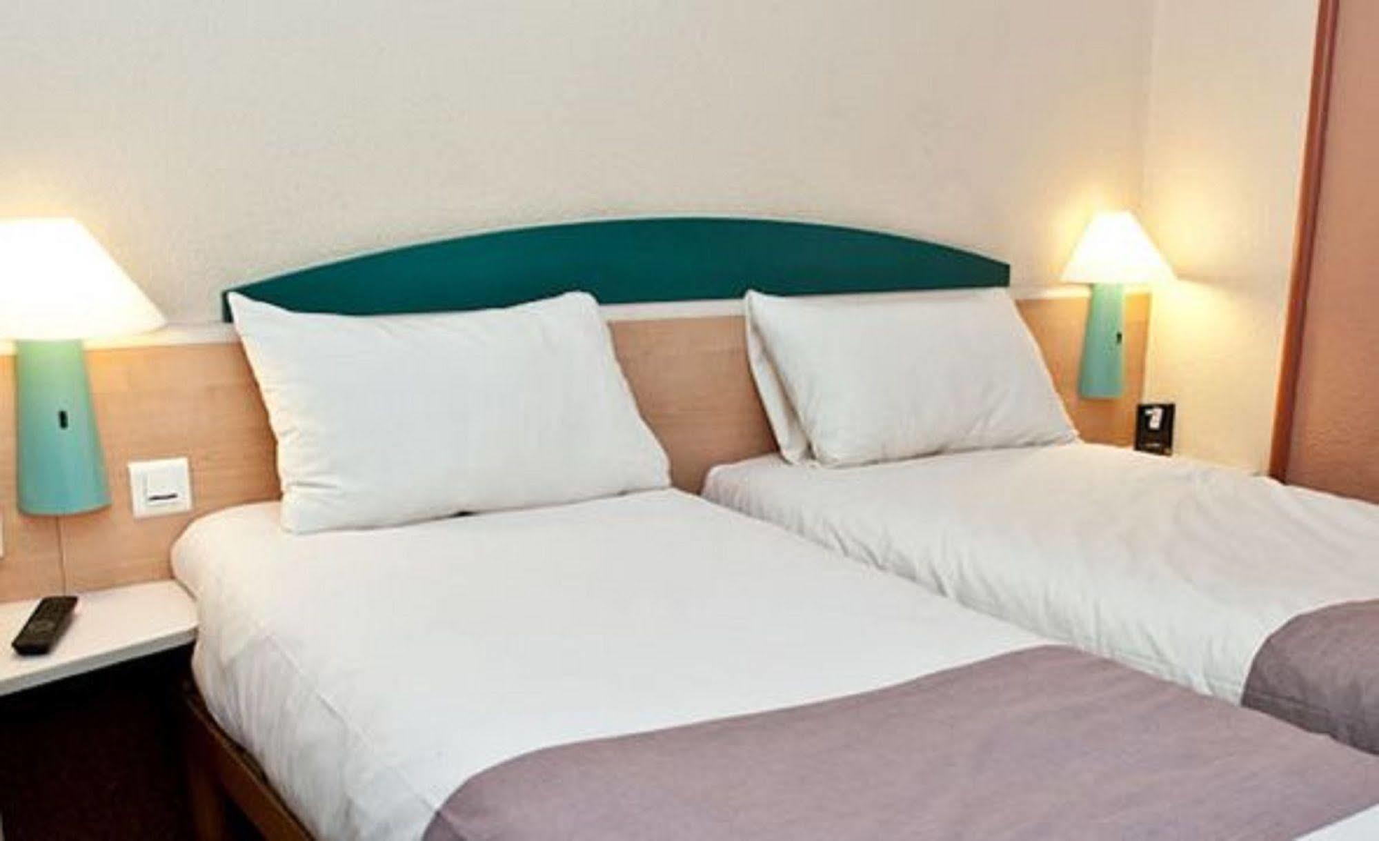 Egg Hotel Gonesse Esterno foto