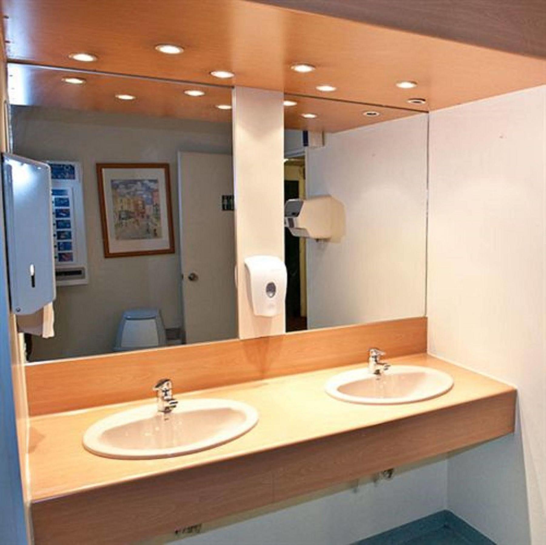 Egg Hotel Gonesse Esterno foto
