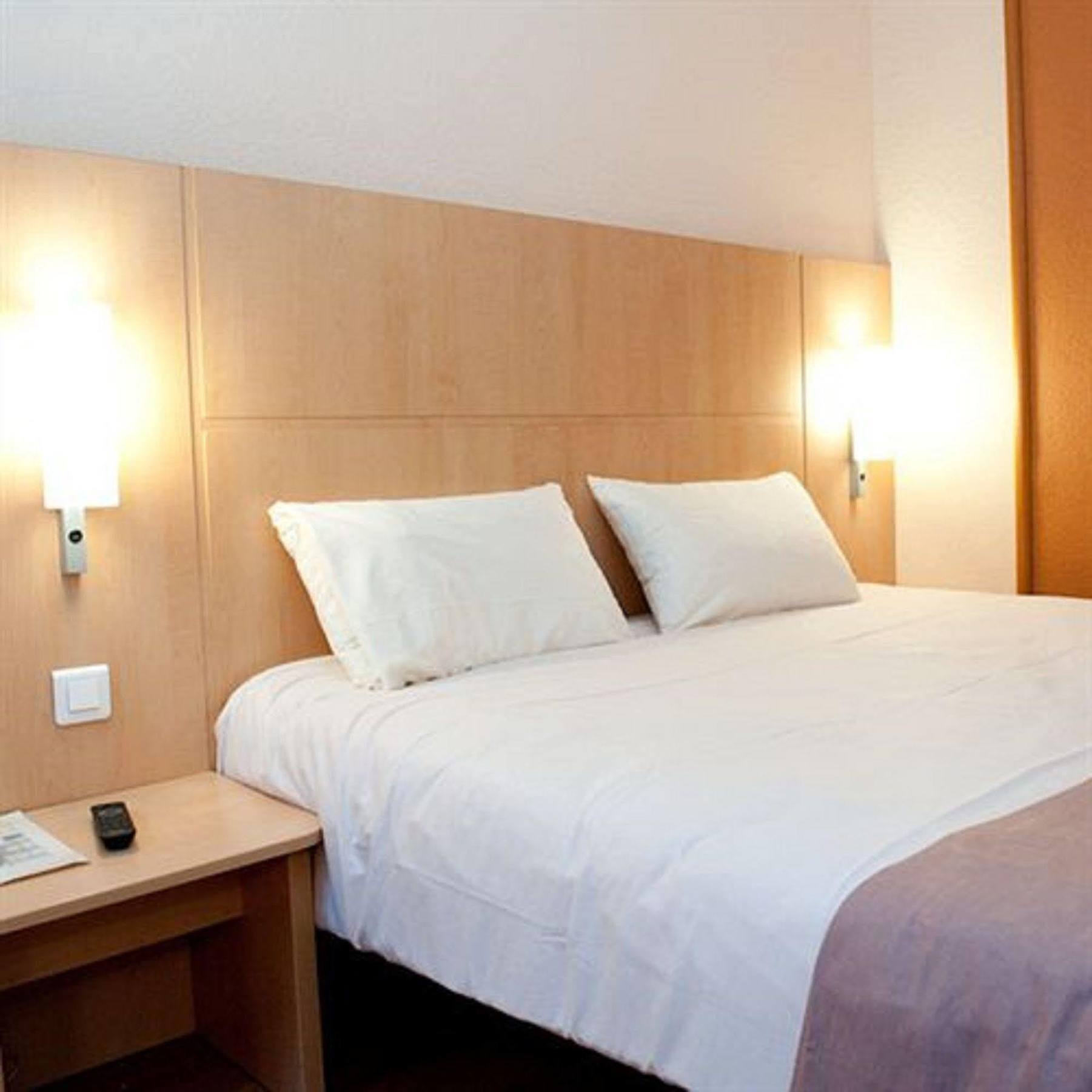 Egg Hotel Gonesse Esterno foto