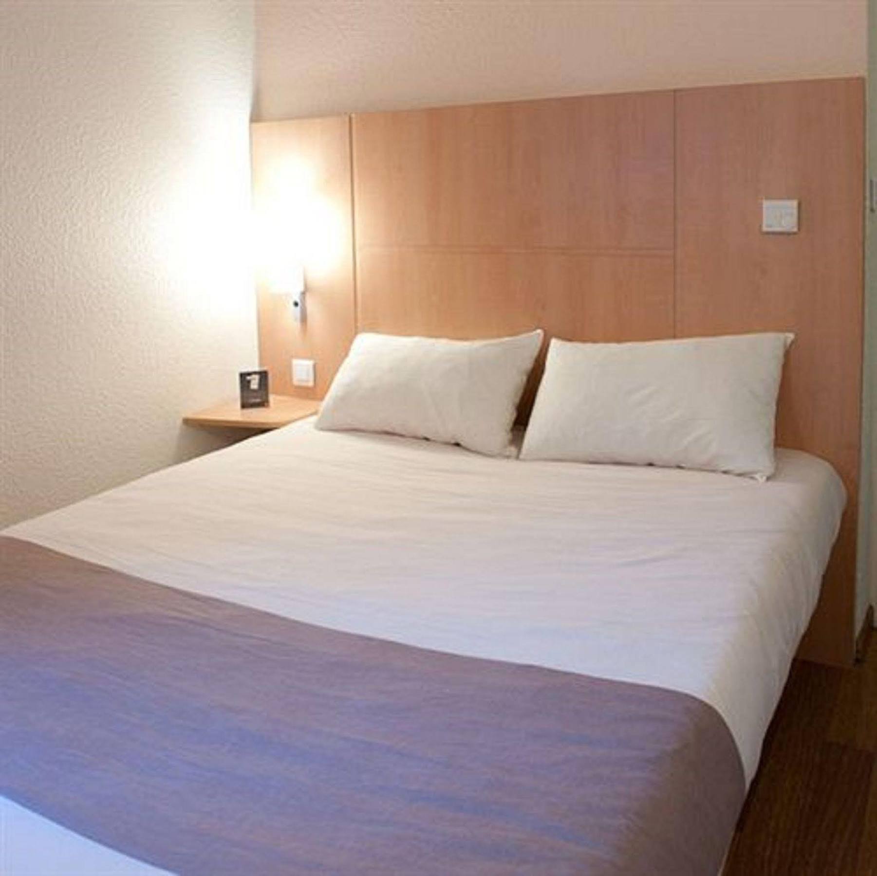 Egg Hotel Gonesse Esterno foto