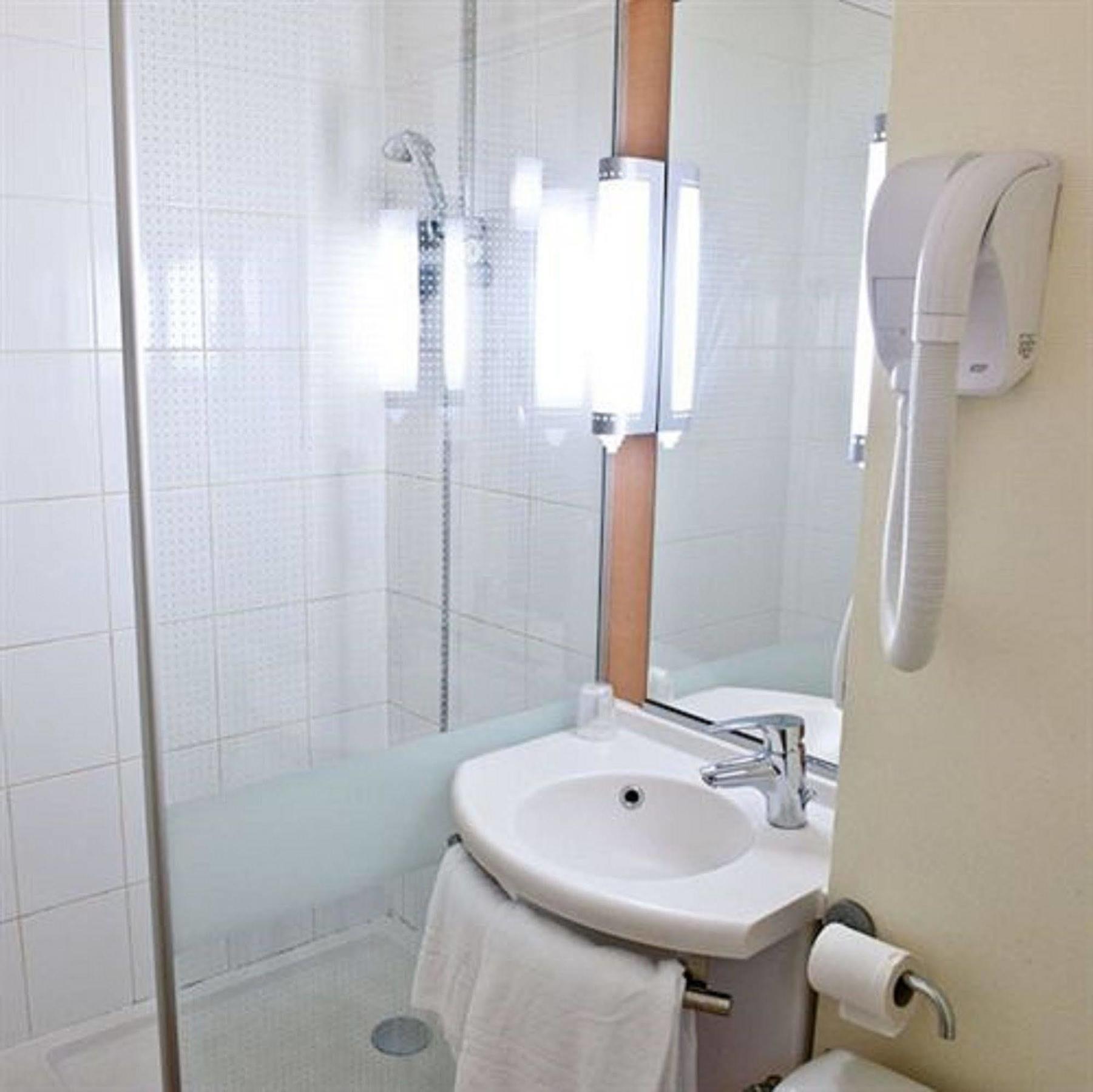 Egg Hotel Gonesse Esterno foto