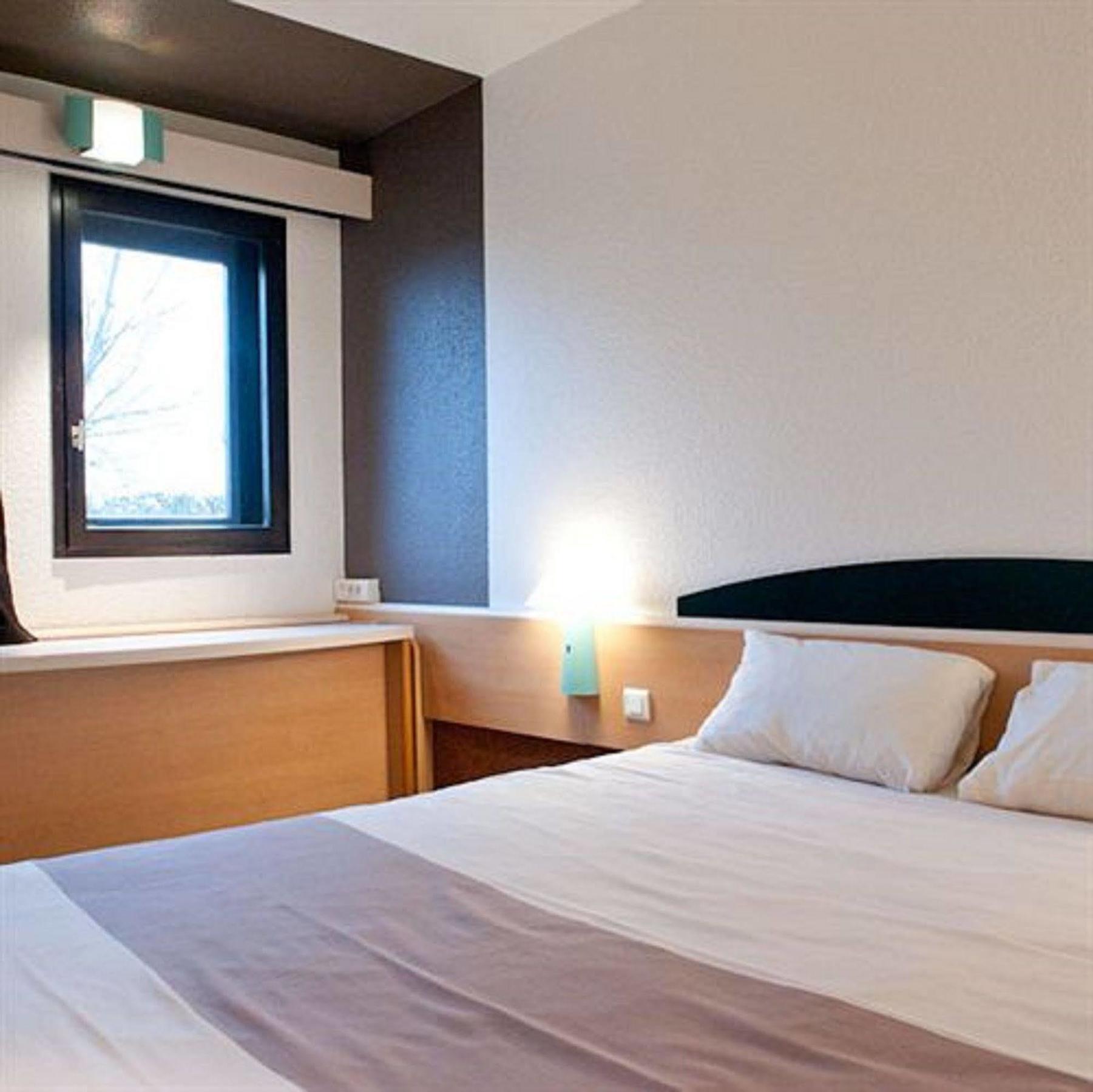 Egg Hotel Gonesse Esterno foto