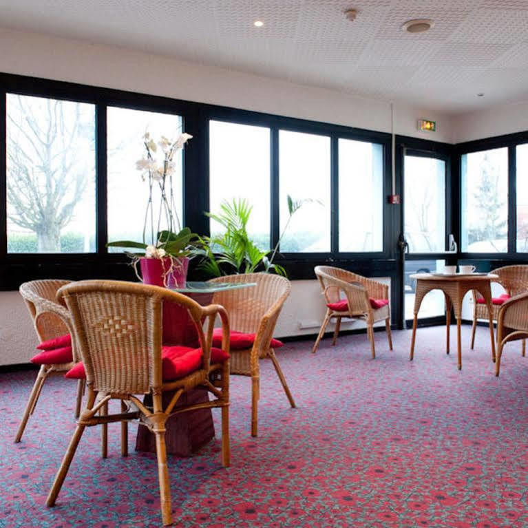 Egg Hotel Gonesse Esterno foto