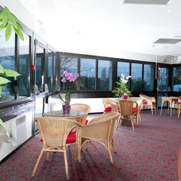 Egg Hotel Gonesse Esterno foto